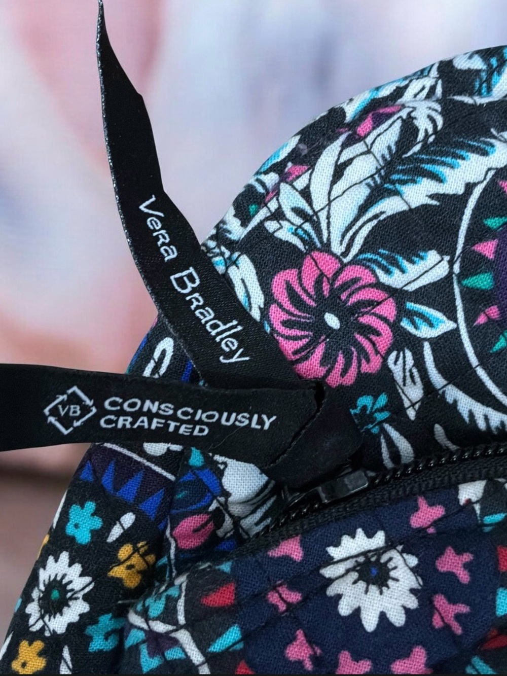 Vera Bradley “Enchanted Mandala”
Large Cosmetic Bag Brand New Quilted Dual Zip